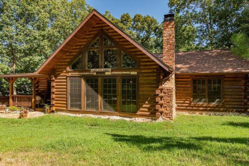 Whispering Pines in Ridgedale, USA