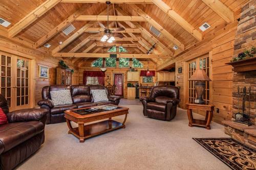 Whispering Pines in Ridgedale, USA
