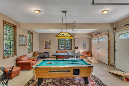 Meadows Edge Lodge with GameRoom - image 13