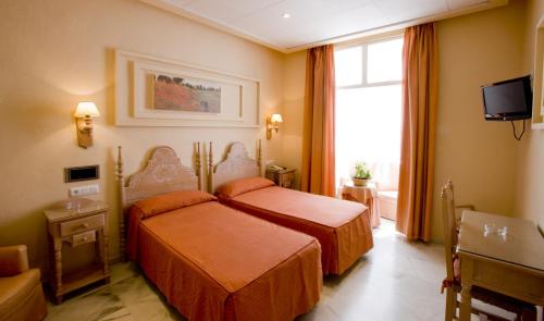 3 twin beds