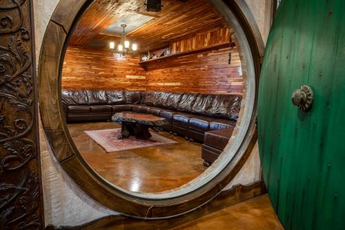 The Hobbit House, Fantasy comes Home! detail