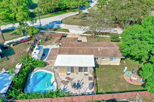 The Brophy House HAS A 30 DAY MINIMUM STAY in Plantation, USA