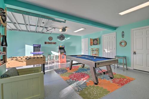 Charming Bermuda Bay Hideaway with Game Room! - image 13