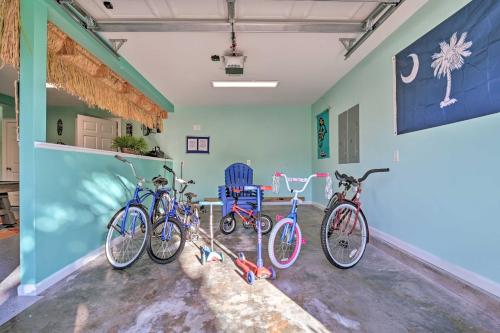 Charming Bermuda Bay Hideaway with Game Room! - main image