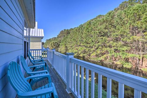 Charming Bermuda Bay Hideaway with Game Room! - image 8