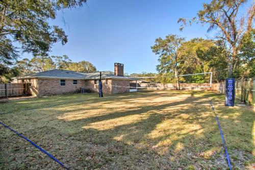 Relaxing Pensacola Getaway with Volleyball Net! - image 3