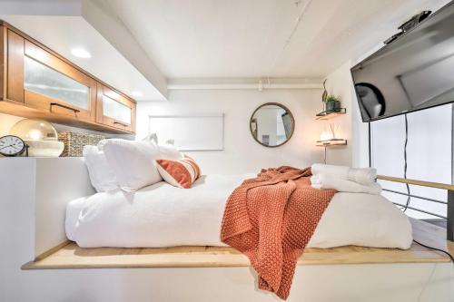 Chic SLC Downtown Studio Loft Walk to Shops Chic SLC Downtown Studio Loft Walk to Shops