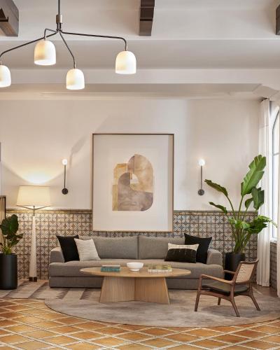 Canary Hotel