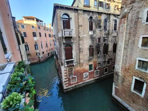Luxury apartment near Rialto bridge - Tap to explore photos