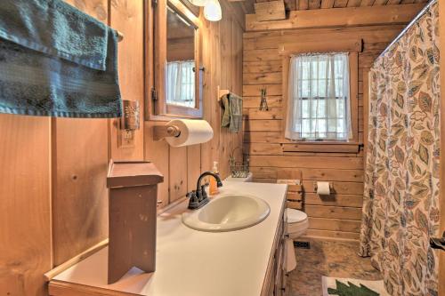 Rustic Madison Treehouse Cabin with Game Room! - image 9
