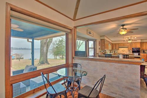 Roomy Texas Lake Retreat w/ Private Boat Ramp in Coffee City (TX)