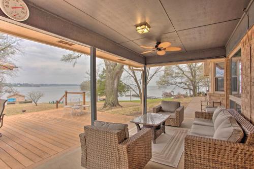 Roomy Texas Lake Retreat with Private Boat Ramp