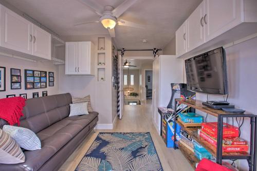 Vegas House with Spa Mini Golf Home Theater Deck! - image 14