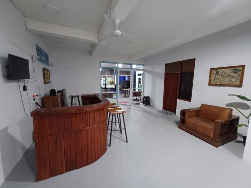 로비, 코모도 인다 호텔 (Komodo Indah Hotel) in 라부안 바조