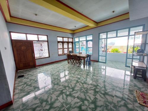 편의 시설/서비스, 코모도 인다 호텔 (Komodo Indah Hotel) in 라부안 바조