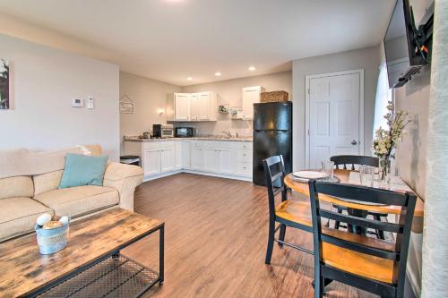 Updated Missouri Cabin Rental on Large Farm in Canton, USA