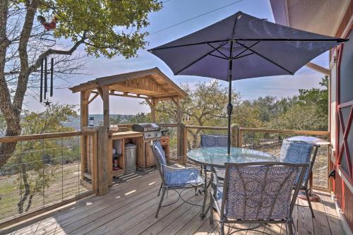 . Kerrville Converted Barn Tiny Home w/ Kayaks!