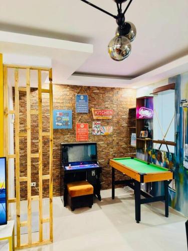 Townhouse with game area and access to swimming pool