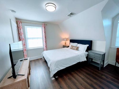 Phillips Academy Andover Two-Bedroom Apartment and Free Parking in 安多弗