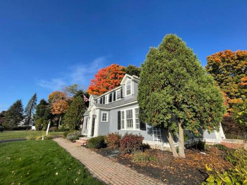 Phillips Academy Andover Two-Bedroom Apartment and Free Parking in 安多弗