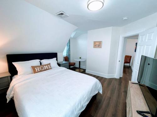 Phillips Academy Andover Two-Bedroom Apartment and Free Parking in 安多弗