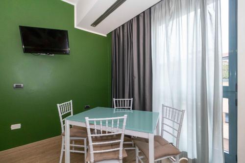Enjoy Room- Appartamento con parcheggio GRATUITO e COLAZIONE DELIZIOSA !, Turín (fotografie 9)