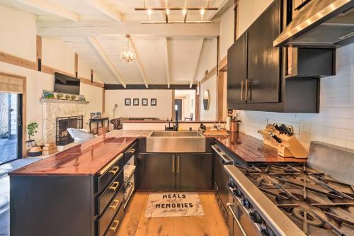 Chic Alpine Hideaway Hiking, Skiing and Exploring! in Running Springs, USA