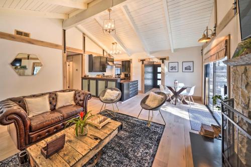 Chic Alpine Hideaway Hiking, Skiing and Exploring! in Running Springs, USA