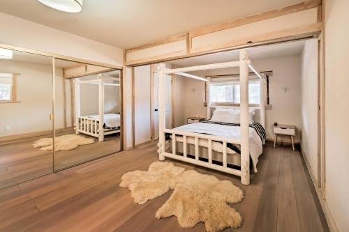 Chic Alpine Hideaway Hiking, Skiing and Exploring! in Running Springs, USA