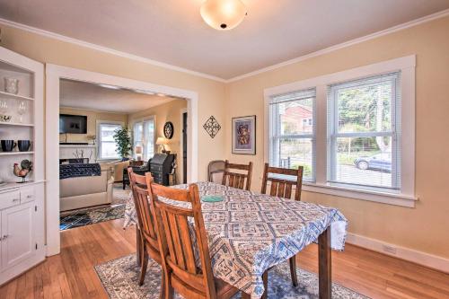 Central Eugene House with Updated Interior and Yard! in Eugene City Center