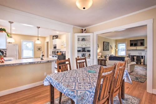 Central Eugene House with Updated Interior and Yard! in Eugene City Center