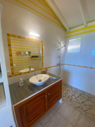 Bungalow Alnamaka : vue mer - piscine - plage a 5mn in Pointe-Noire