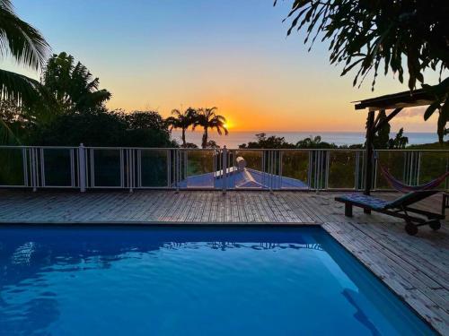 Swimming pool, Bungalow Alnamaka : vue mer - piscine - plage a 5mn in Pointe-Noire