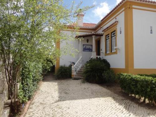 B&B Quarto Rosa Estilo Romântico (B&B Quarto Rosa Estilo Romantico) in อา โดส กุนาโดส