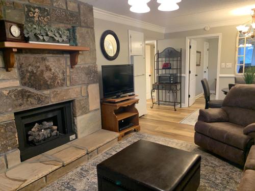 Olde Gatlinburg Rentals - image 15