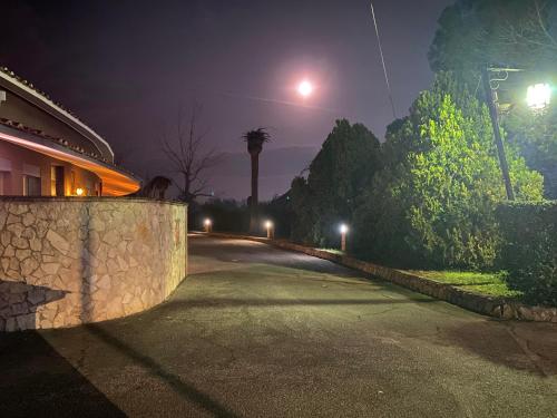 American Motel, Latina