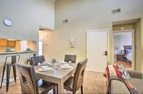 New! LSU Baton Rouge Contemporary 3 Bedroom Suite Condo in Baton Rouge, USA