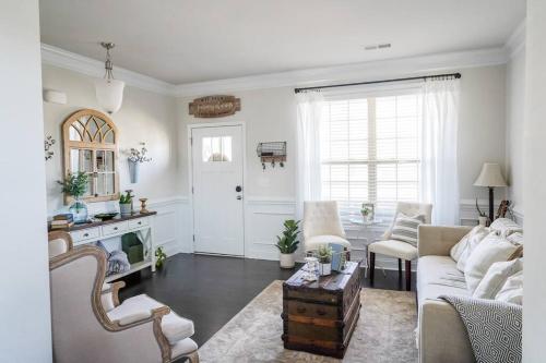 . The Grand 5BR Retreat --15 mins to Greenville
