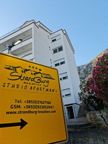 Studio with Balcony image 4