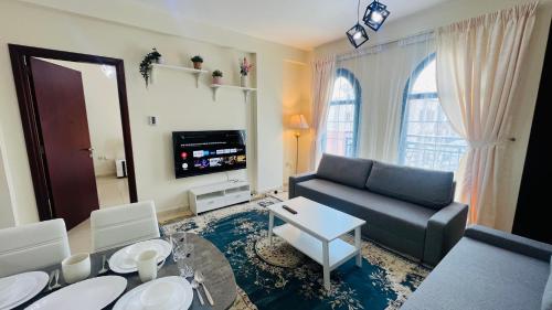 Newly furnished cozy ONE bed room Apartment 2 bathroom city view, Dubaj