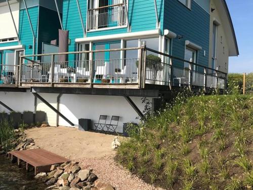  Pleasant water villa in Gelderland with sauna in Maasbommel