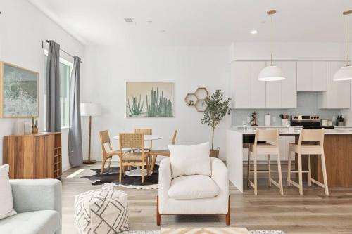 Deluxe 2-Bed Townhome close to everything! in Dallas, USA
