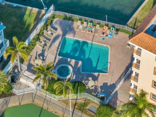 3 bed 3 bath Waterfront Condo in Gated Community thumb 3