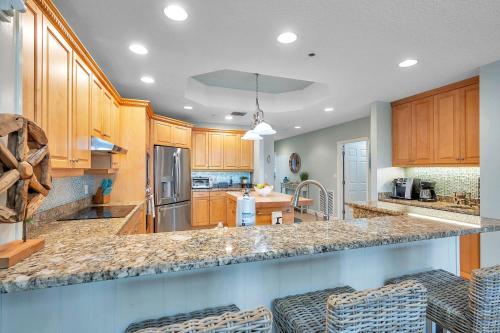 3 bed 3 bath Waterfront Condo in Gated Community thumb 4
