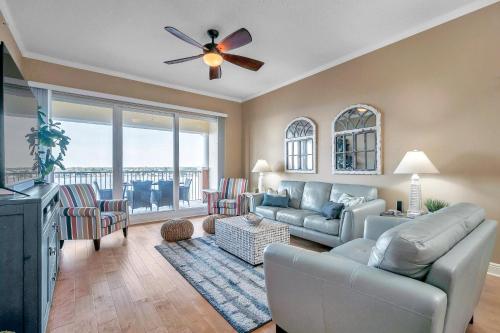 3 bed 3 bath Waterfront Condo in Gated Community detail
