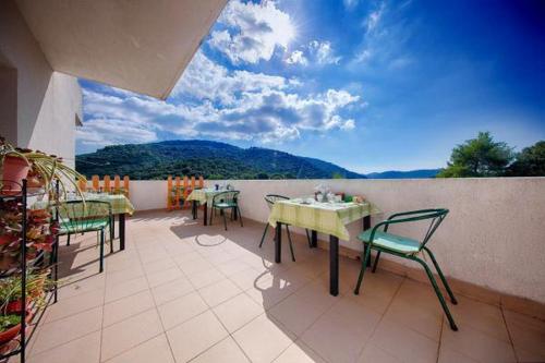 Superior One-Bedroom Apartment with Balcony and Sea VIew