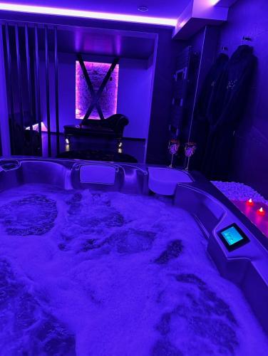 Pezsgőfürdő, Loveroom Metz Spa Privatif in Magny