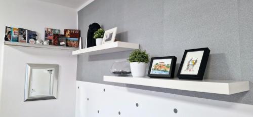 Apartment Mario - image 8
