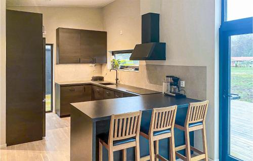 주방, Cozy Home In Jämjö With Jacuzzi (Cozy Home In Jamjo With Jacuzzi) in 토르함