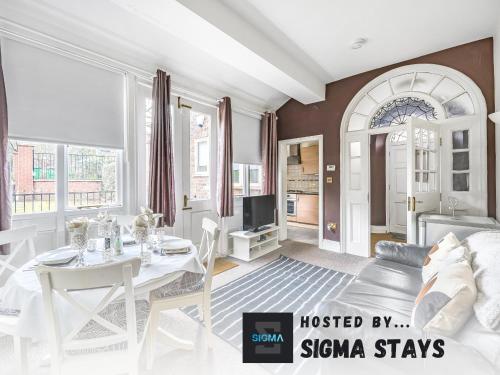 Grove House - By Sigma Stays - Apartment - Newcastle under Lyme